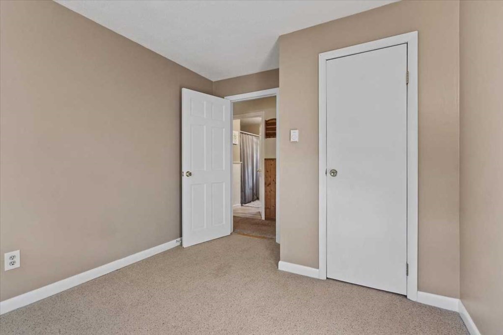 170 Shepard Road Sturbridge, MA 01566 - Photo 16 of 41 a view of hallway with closet
