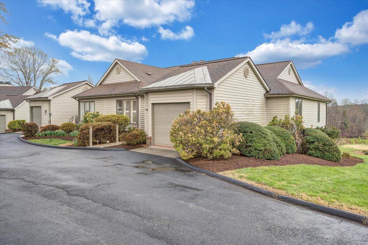 66 Scarlet Street Hardy, VA 24101 - Photo 67 of 72 a front view of a house with garden