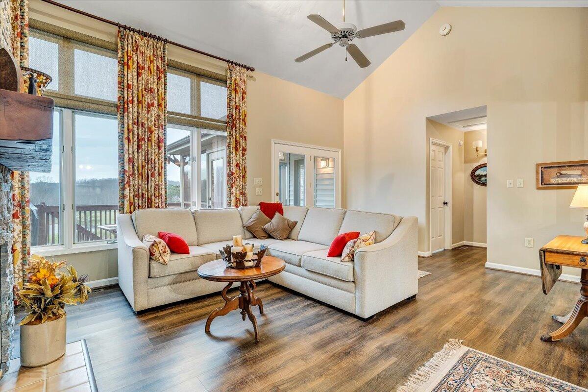 66 Scarlet Street Hardy, VA 24101 - Photo 8 of 72 a living room with furniture