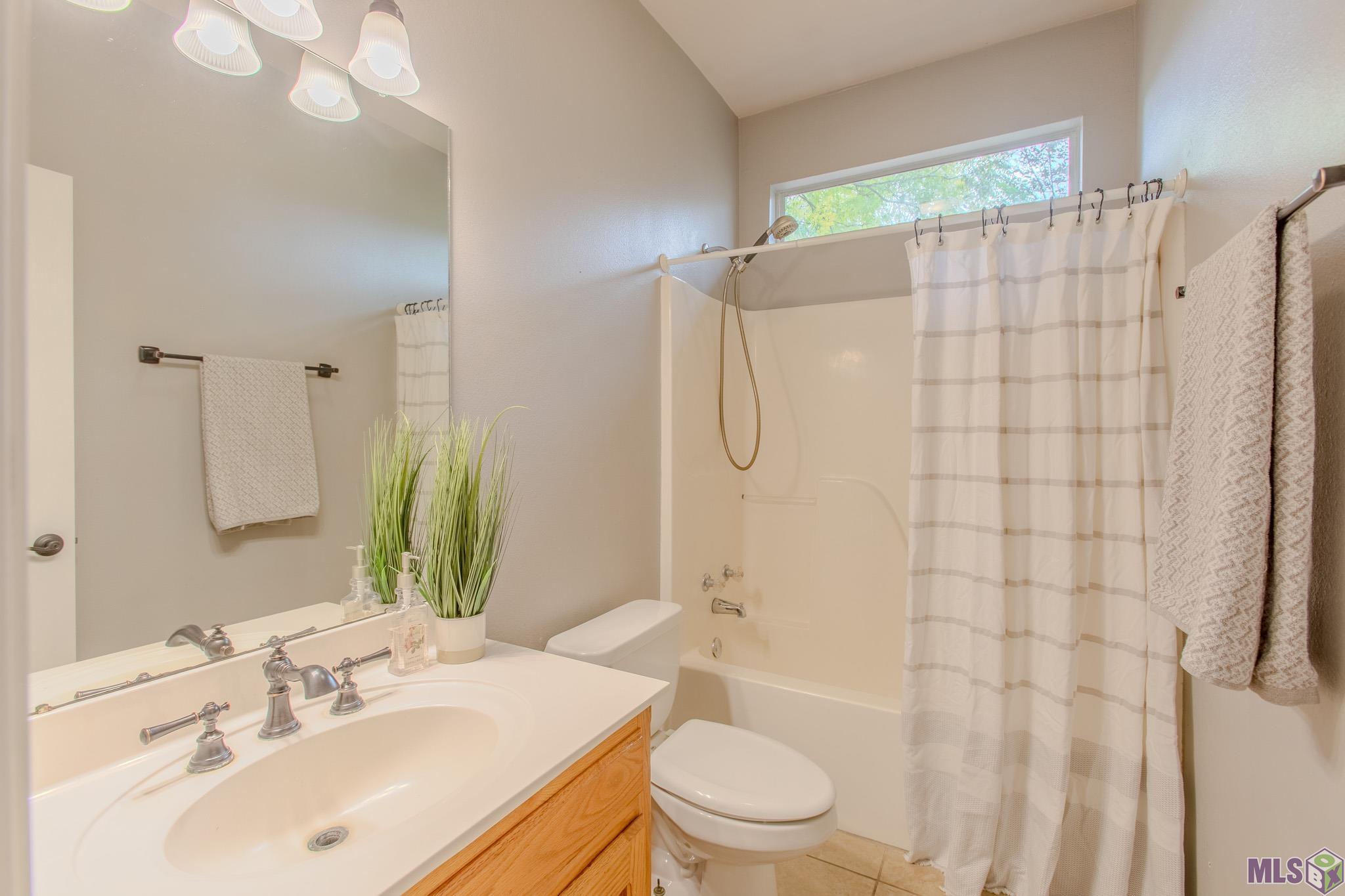 16043 Rawlings Road Prairieville, LA 70769 - Photo 13 of 25 Bathroom 2