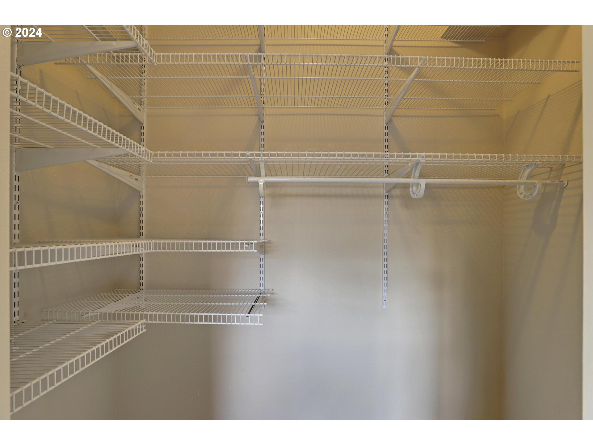 13925 Southwest Meridian Street, Unit 302 Beaverton, OR 97005 - Photo 13 of 25