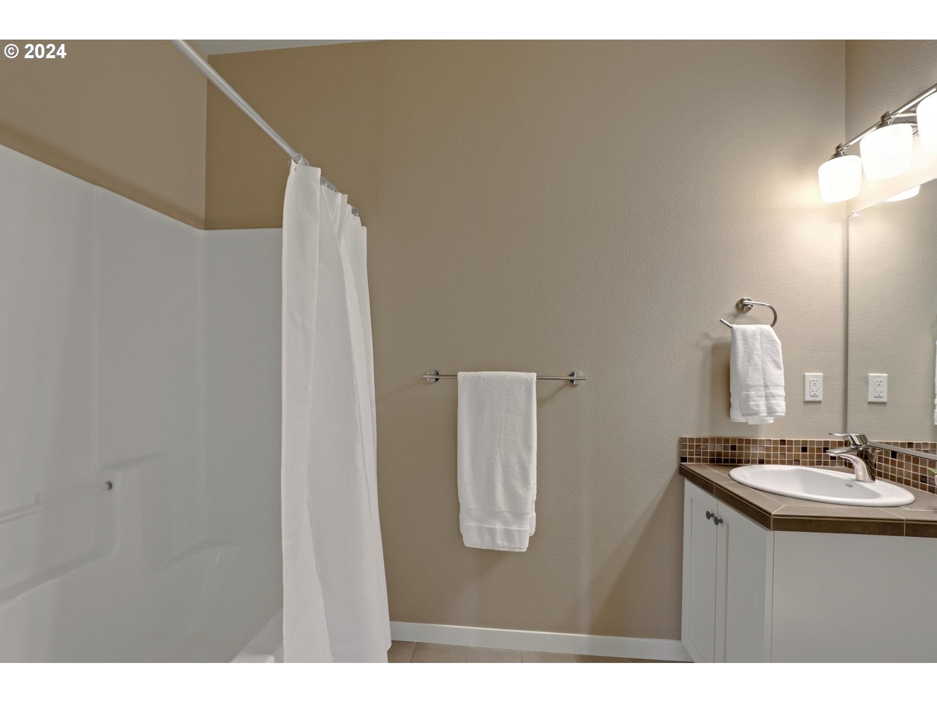 13925 Southwest Meridian Street, Unit 302 Beaverton, OR 97005 - Photo 16 of 25