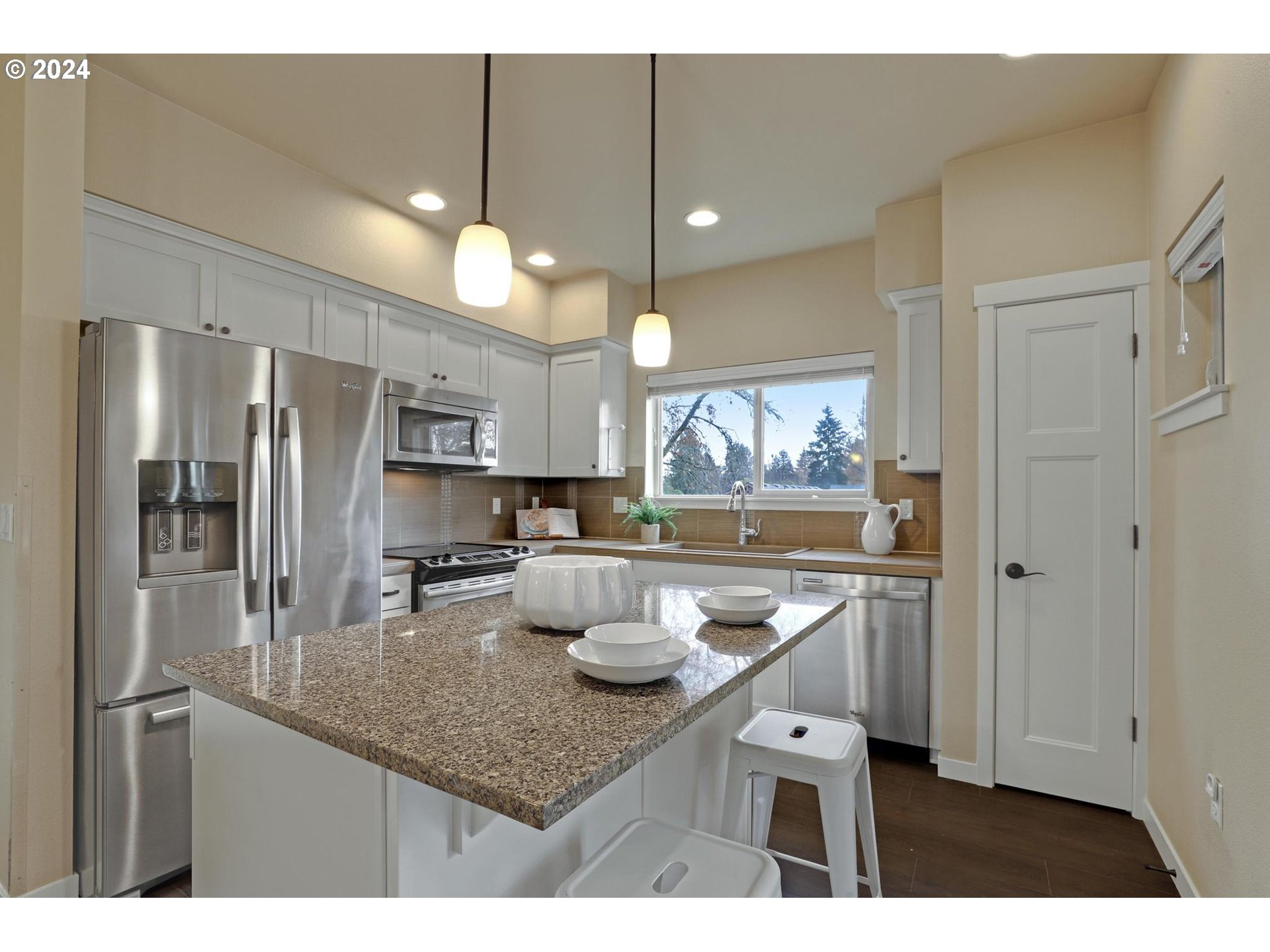 13925 Southwest Meridian Street, Unit 302 Beaverton, OR 97005 - Photo 6 of 25