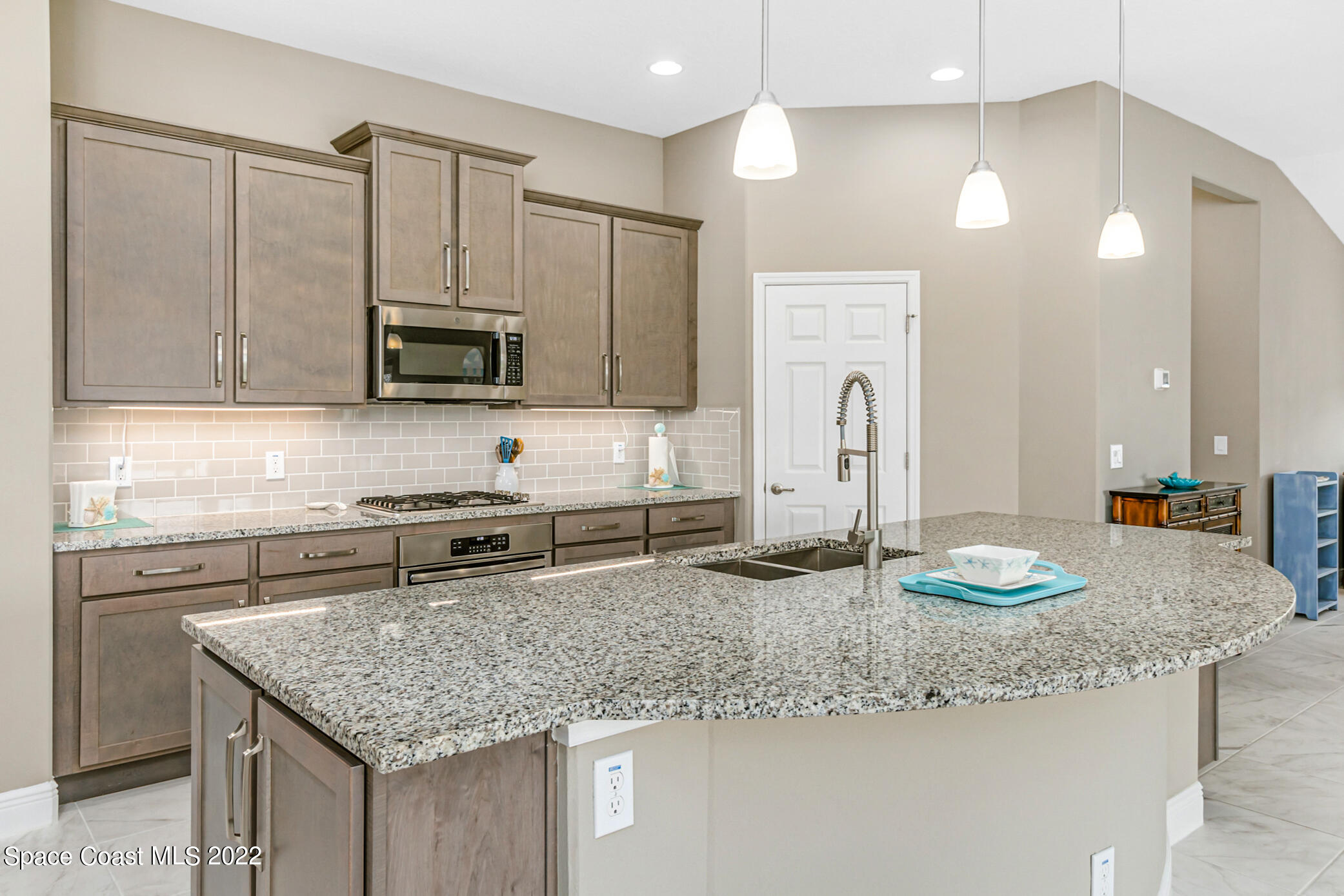 4392 Ruthann Circle Melbourne, FL 32934 - Photo 7 of 36 Generously sized granite island