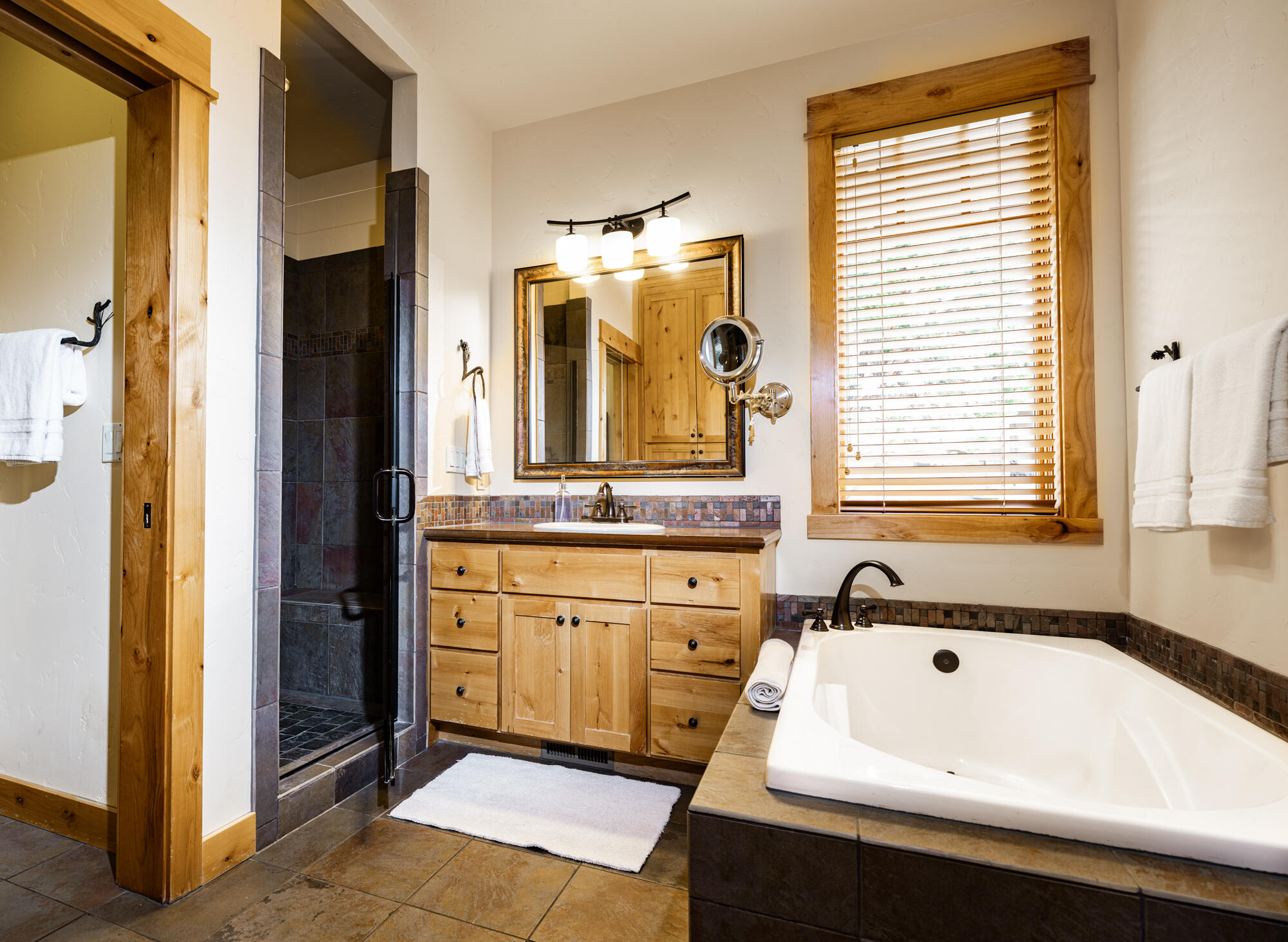16752 South W Brasada Ranch Road Powell Butte, OR 97753 - Photo 11 of 30 Primary Bathroom