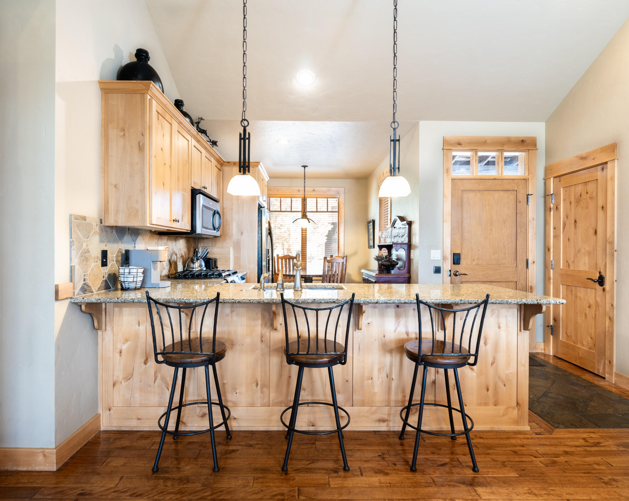 16752 South W Brasada Ranch Road Powell Butte, OR 97753 - Photo 4 of 30 Bar into Kitchen