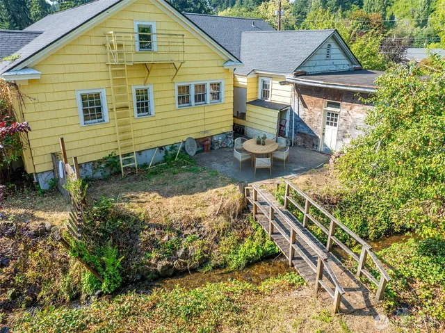 $550,000 | 522 North 3rd Street, Shelton, WA 98584