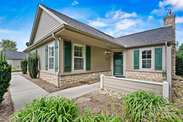 a view of house with backyard
