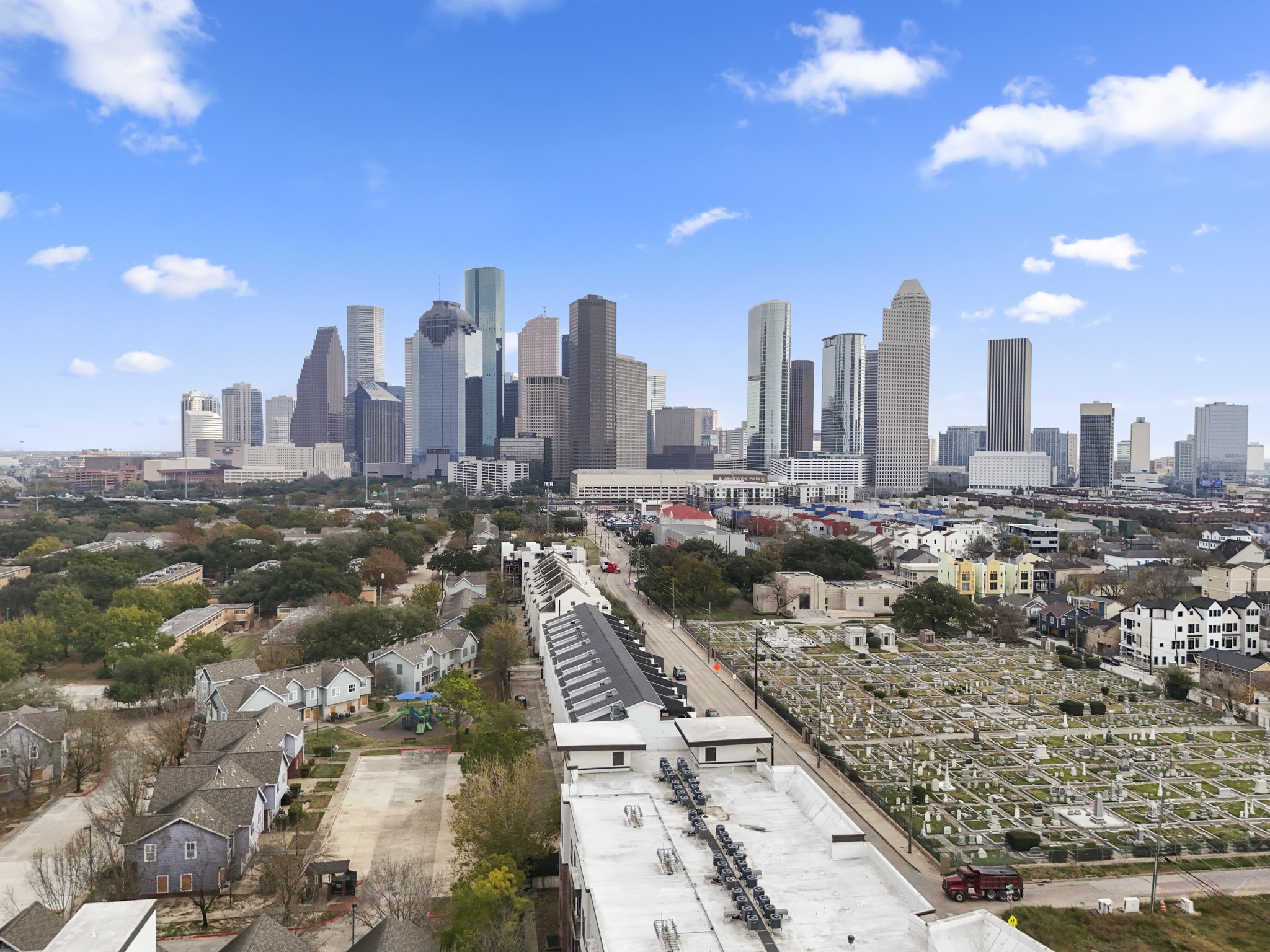 1310 West Dallas Street Houston, TX 77019 - Photo 2 of 50 Your introduction to life here—wide-open skyline views that stretch across the city, just steps from Buffalo Bayou and minutes from everything Houston has to offer.
