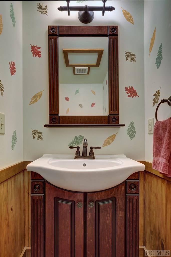 121 Holly Ridge, Unit A Sapphire, NC 28774 - Photo 8 of 16 Gallery Image 8