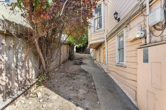 $499,999 | 2230 23rd Avenue, Oakland, CA 94606