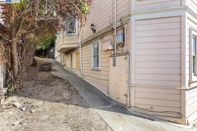 $499,999 | 2230 23rd Avenue, Oakland, CA 94606