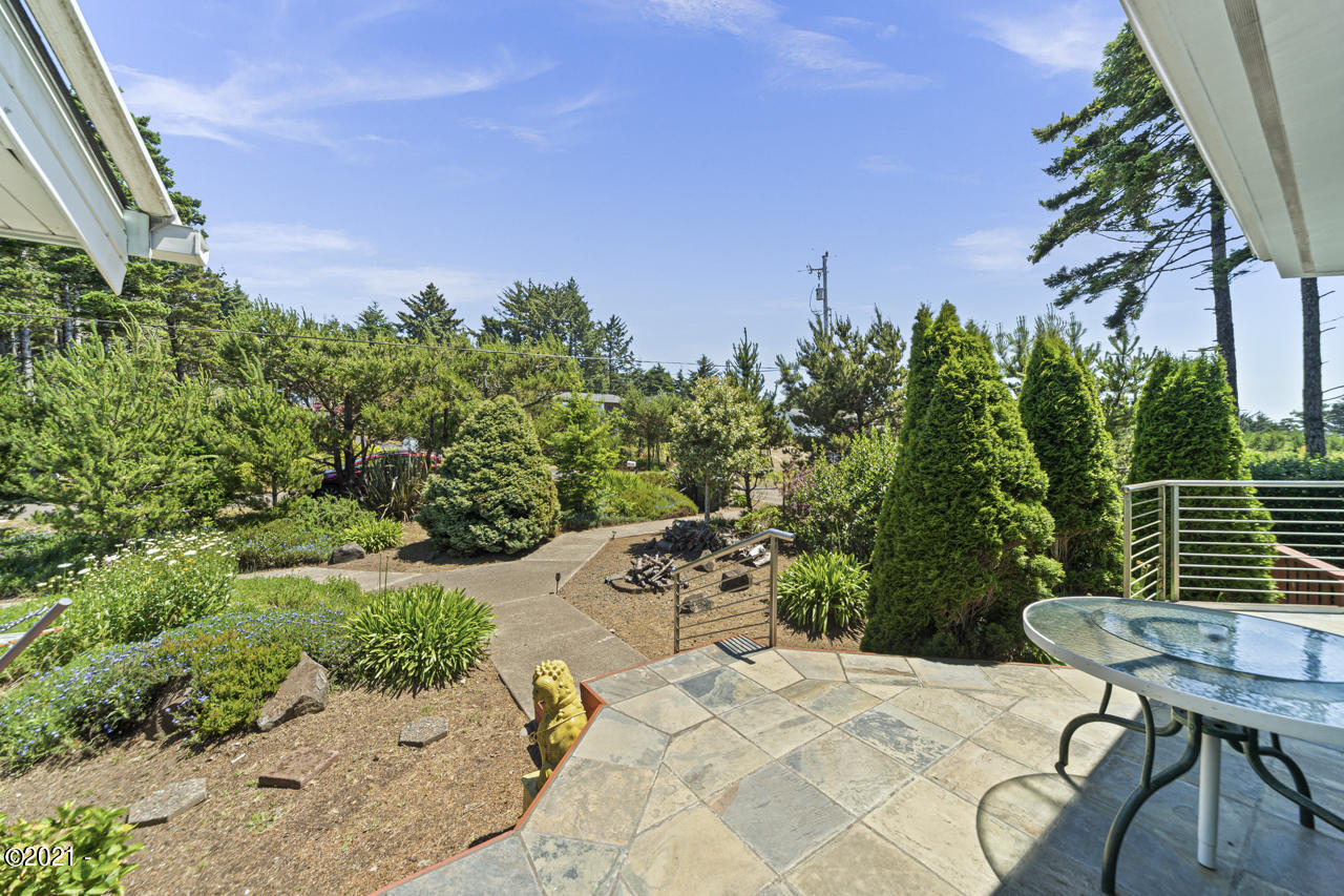 2002 Northwest View Ridge Drive Waldport, OR 97394 - Photo 40 of 49 Slate front porch view
