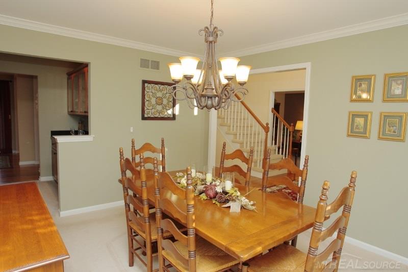 1313 Tulberry Circle Rochester, MI 48306 - Photo 21 of 38 31269943-22.JPG