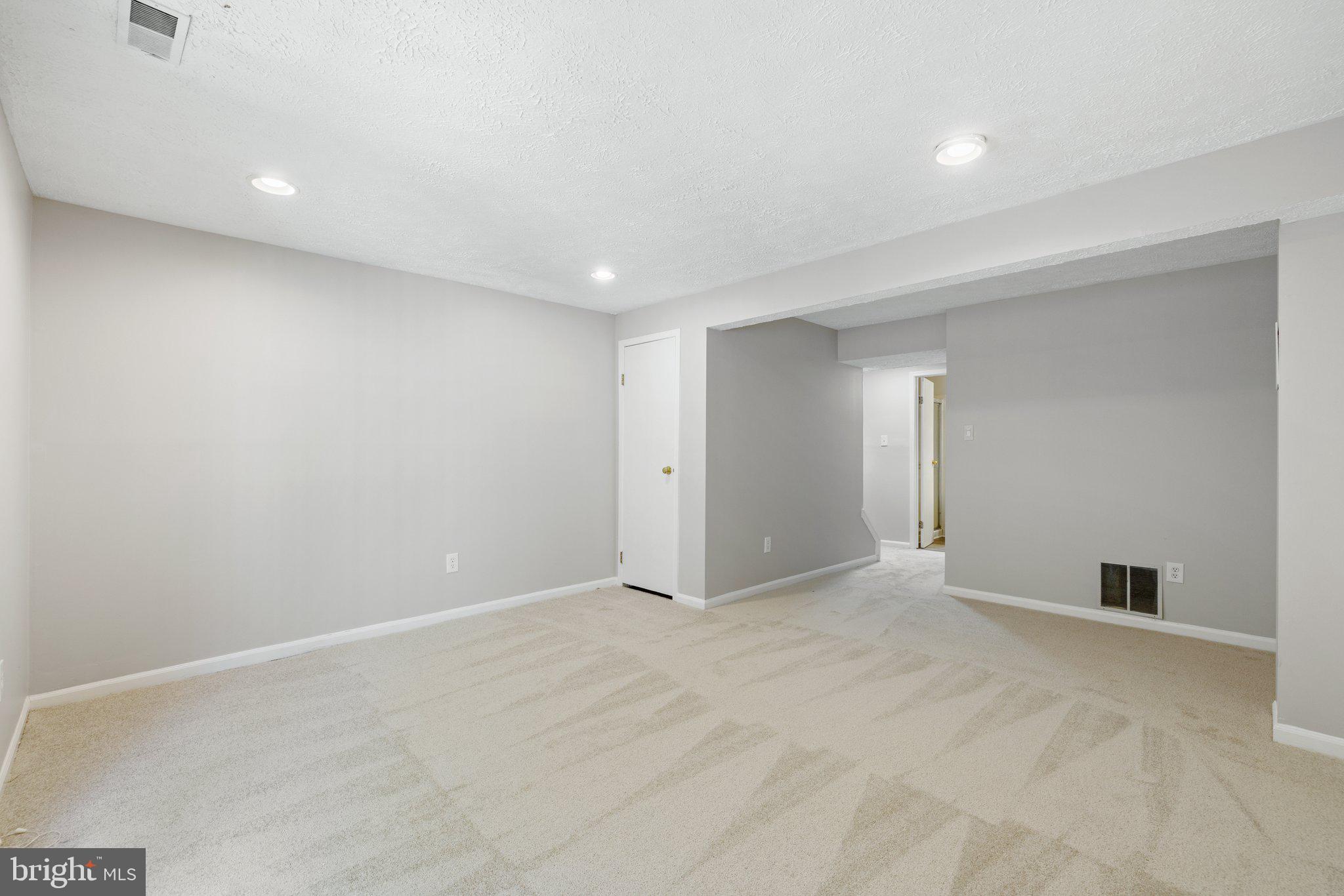1665 Fieldthorn Drive Reston, VA 20194 - Photo 28 of 38