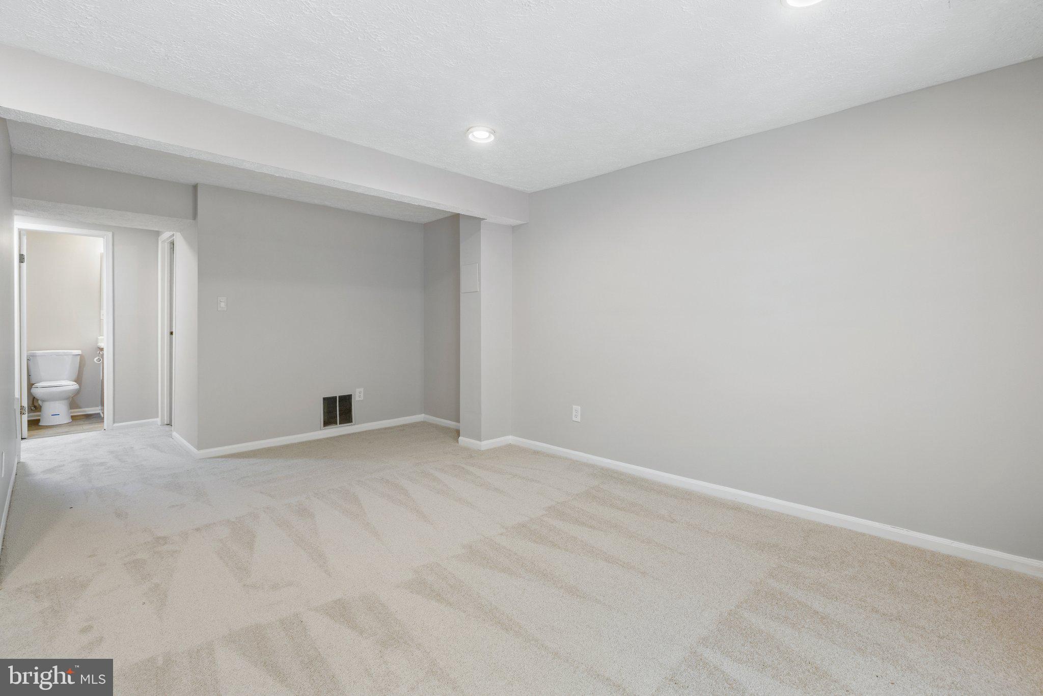 1665 Fieldthorn Drive Reston, VA 20194 - Photo 29 of 38