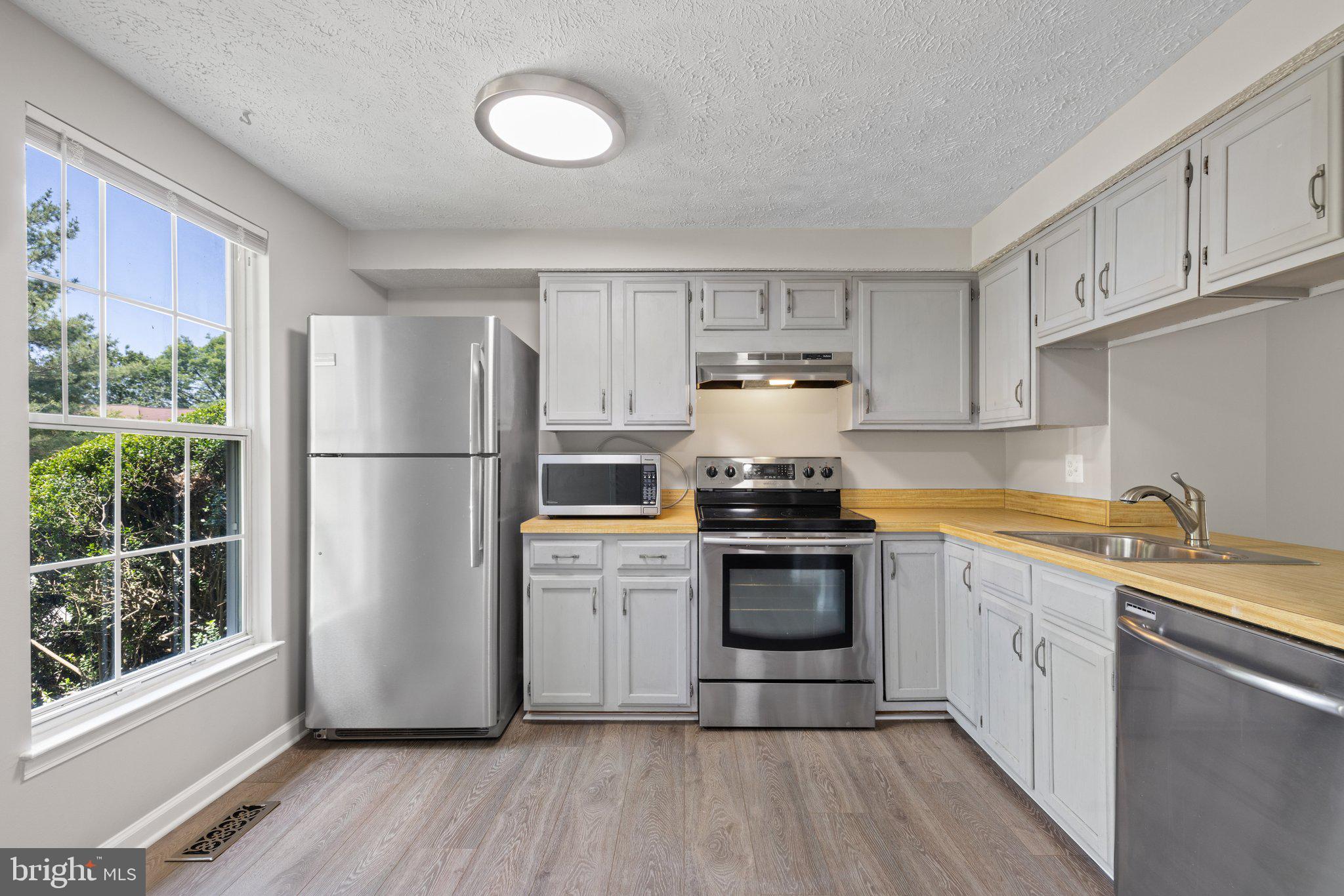 1665 Fieldthorn Drive Reston, VA 20194 - Photo 5 of 38