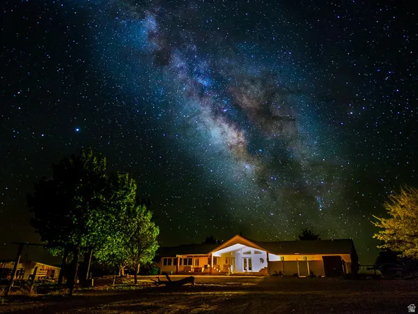 $1,520,000 | 2416 North Waunita Avenue, Kanab, UT 84741