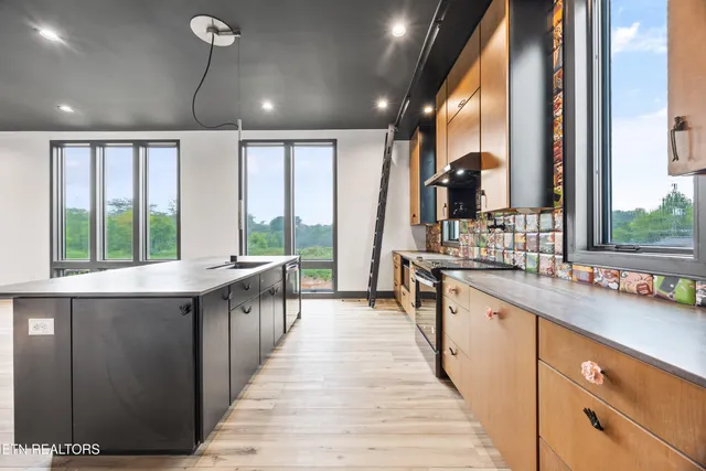 $694,000 | 210 Granite Drive, Sevierville, TN 37876