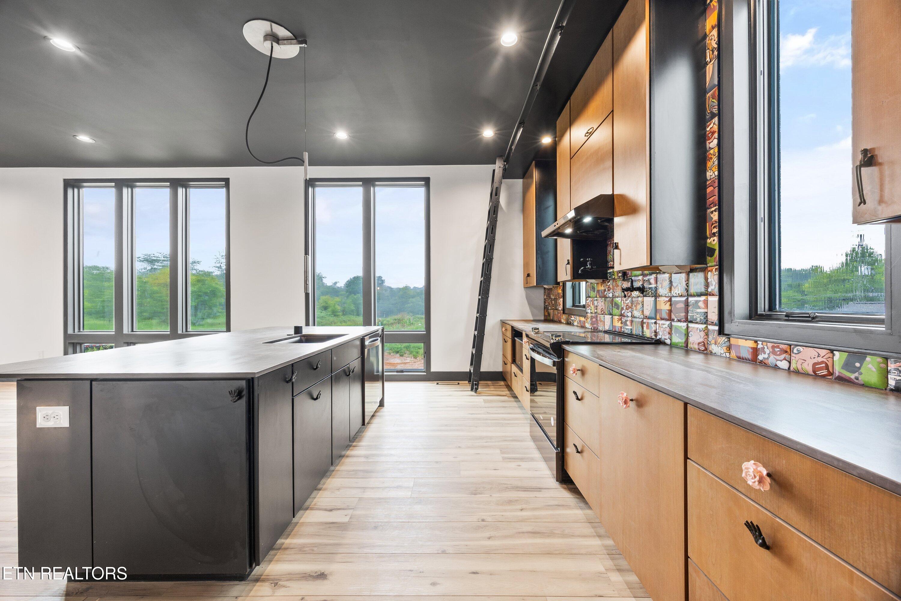 210 Granite Drive Sevierville, TN 37876 - Photo 13 of 37 210 Granite Dr -10