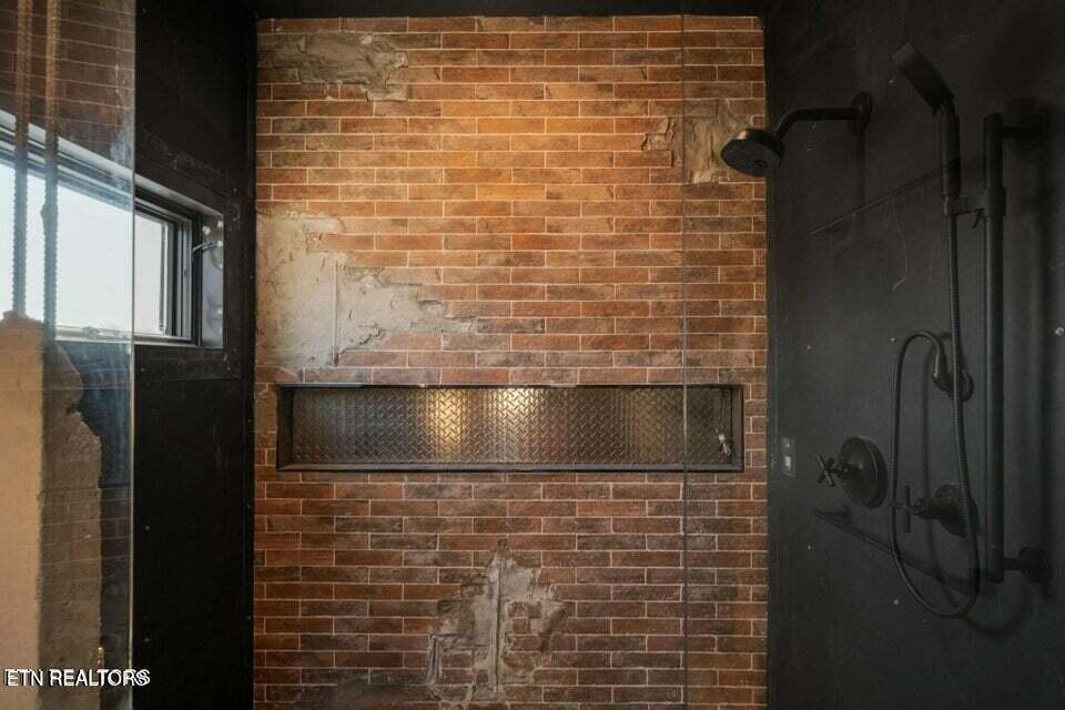 210 Granite Drive Sevierville, TN 37876 - Photo 23 of 37 master bath4