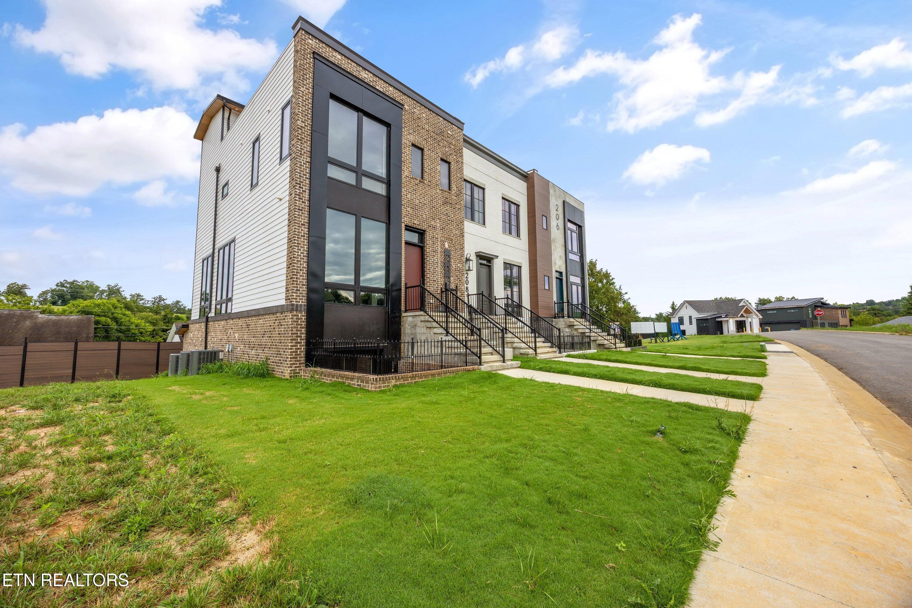 210 Granite Drive Sevierville, TN 37876 - Photo 3 of 37 210 Granite Dr05