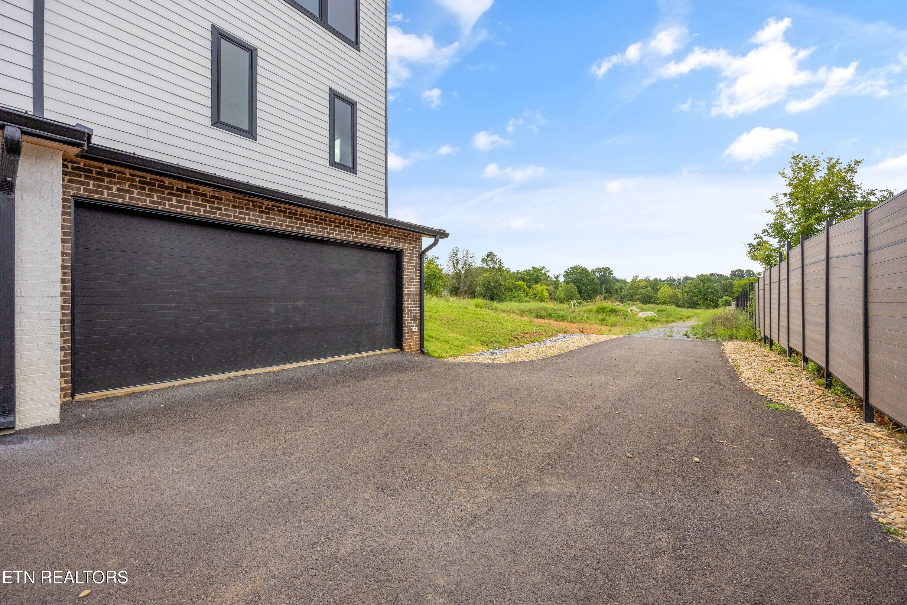 210 Granite Drive Sevierville, TN 37876 - Photo 33 of 37 210 Granite Dr06