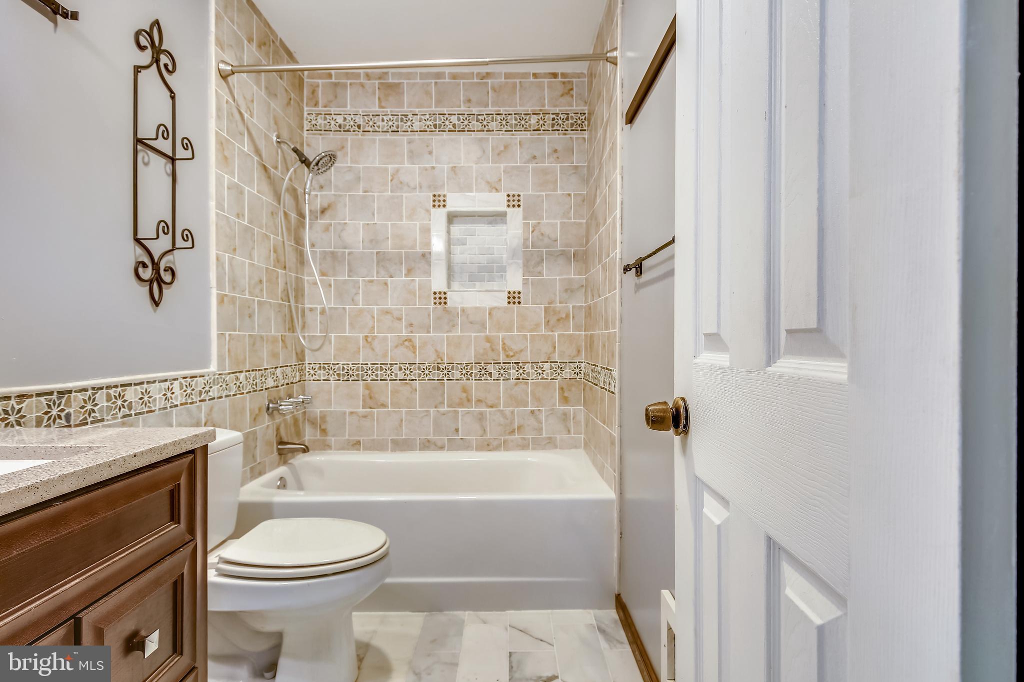 6012 Sumner Road Alexandria, VA 22310 - Photo 12 of 26 Main Level Bath off Primary Bedroom