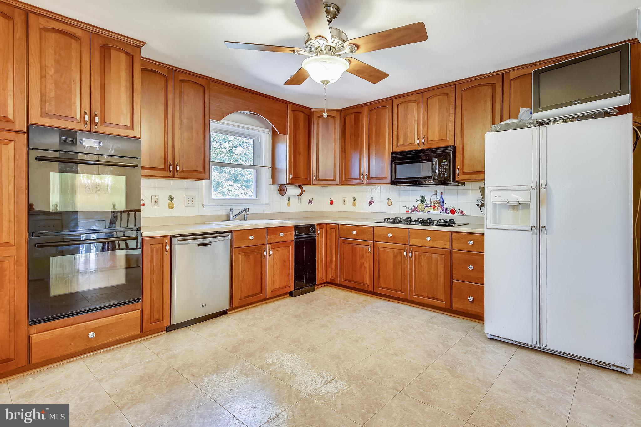 6012 Sumner Road Alexandria, VA 22310 - Photo 24 of 26 Main Level Kitchen
