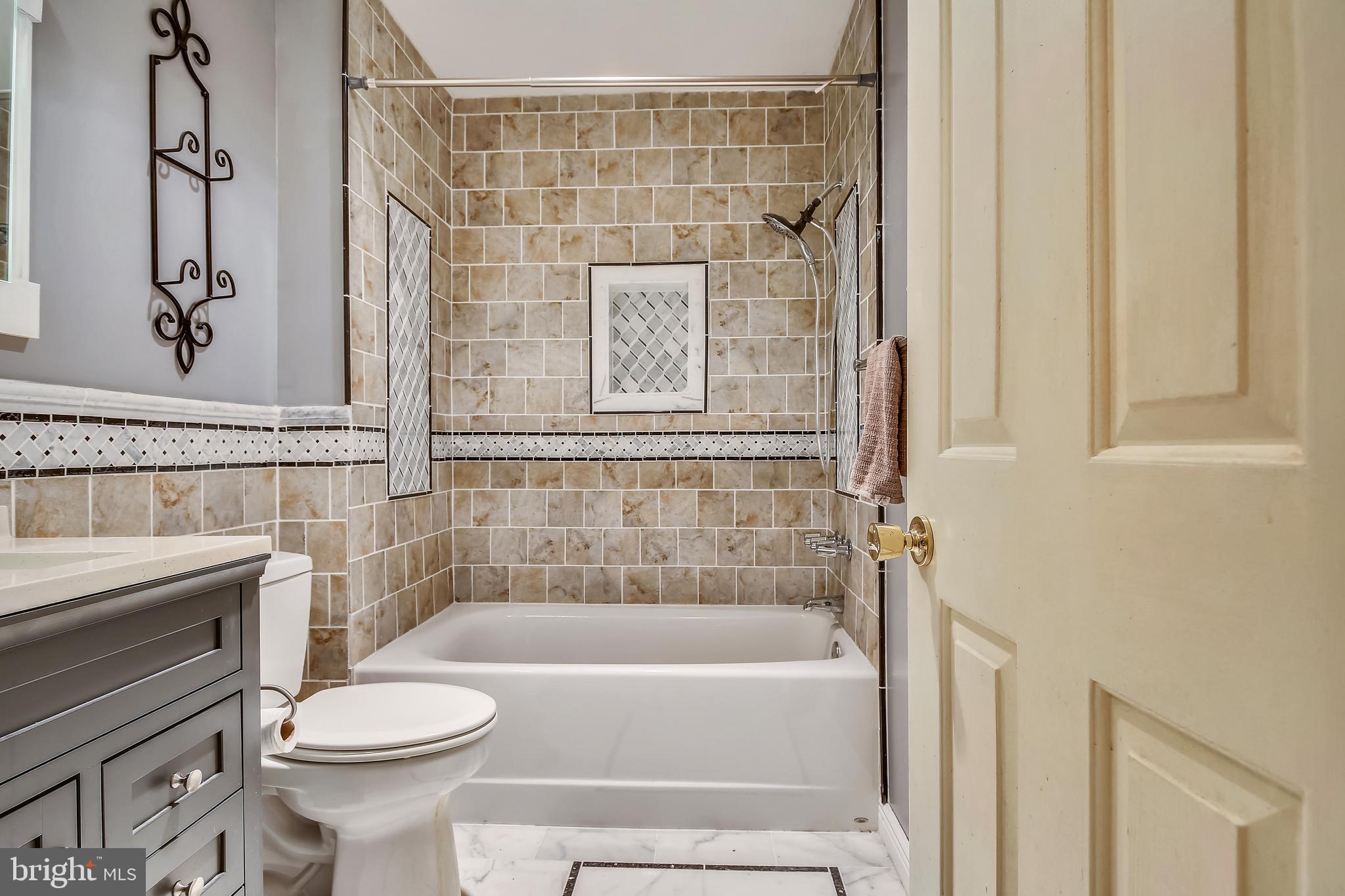 6012 Sumner Road Alexandria, VA 22310 - Photo 9 of 26 Main Level Renovated Bath