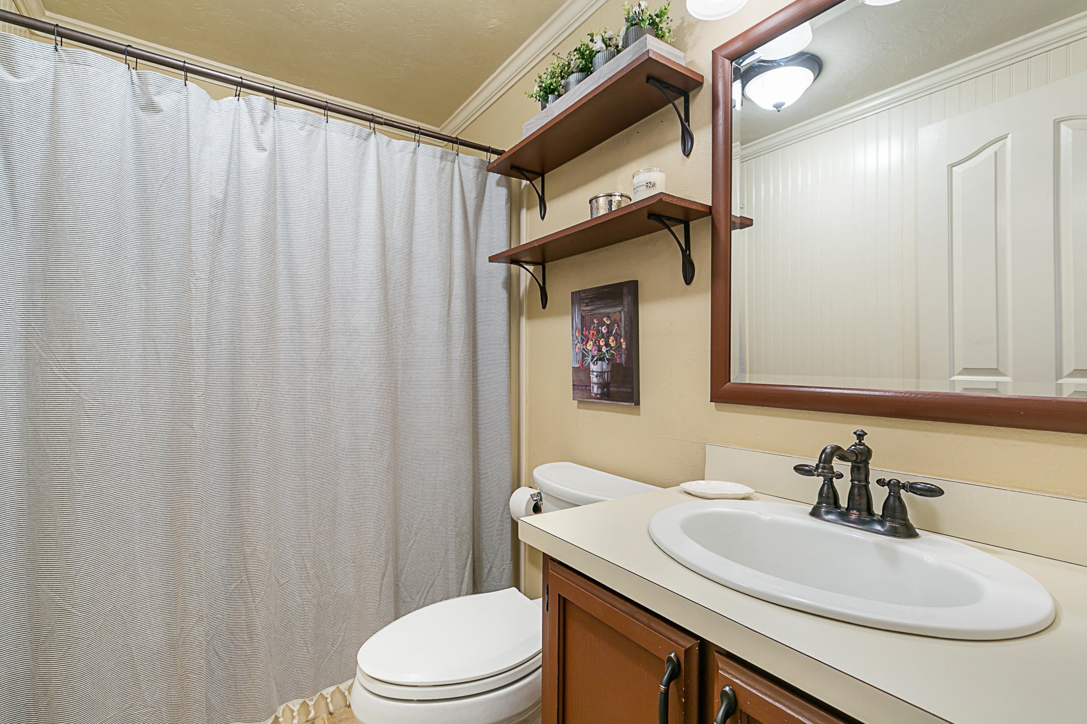 64281 Deschutes Market Road Bend, OR 97701 - Photo 19 of 43 Guest Bath