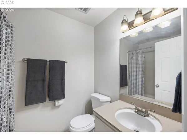 $179,950 | 2921 Northeast Rene Avenue, Unit 15B, Gresham, OR 97030