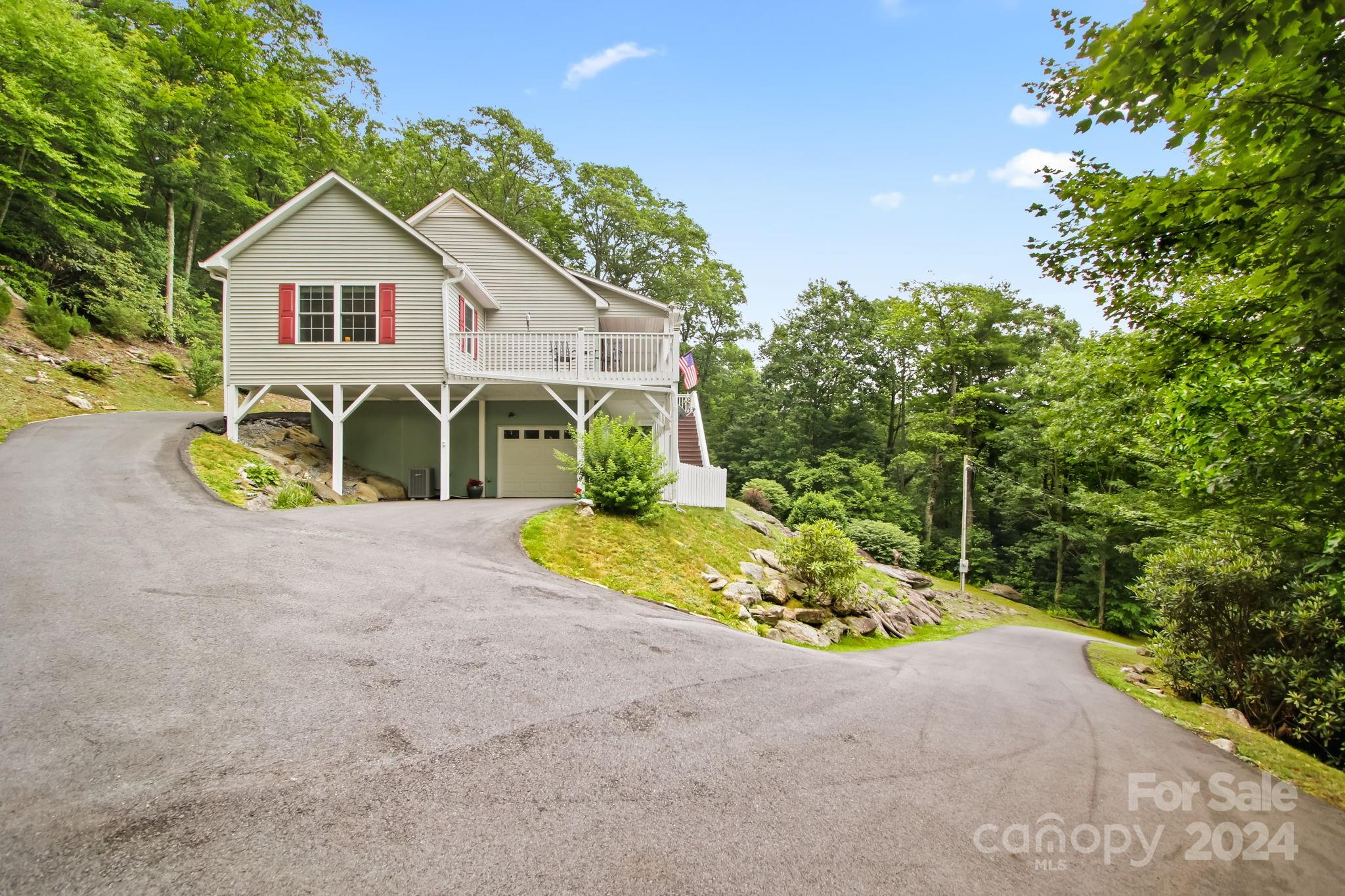 7238 Knoll Road Newland, NC 28657 - Photo 3 of 33 Gallery Image 3