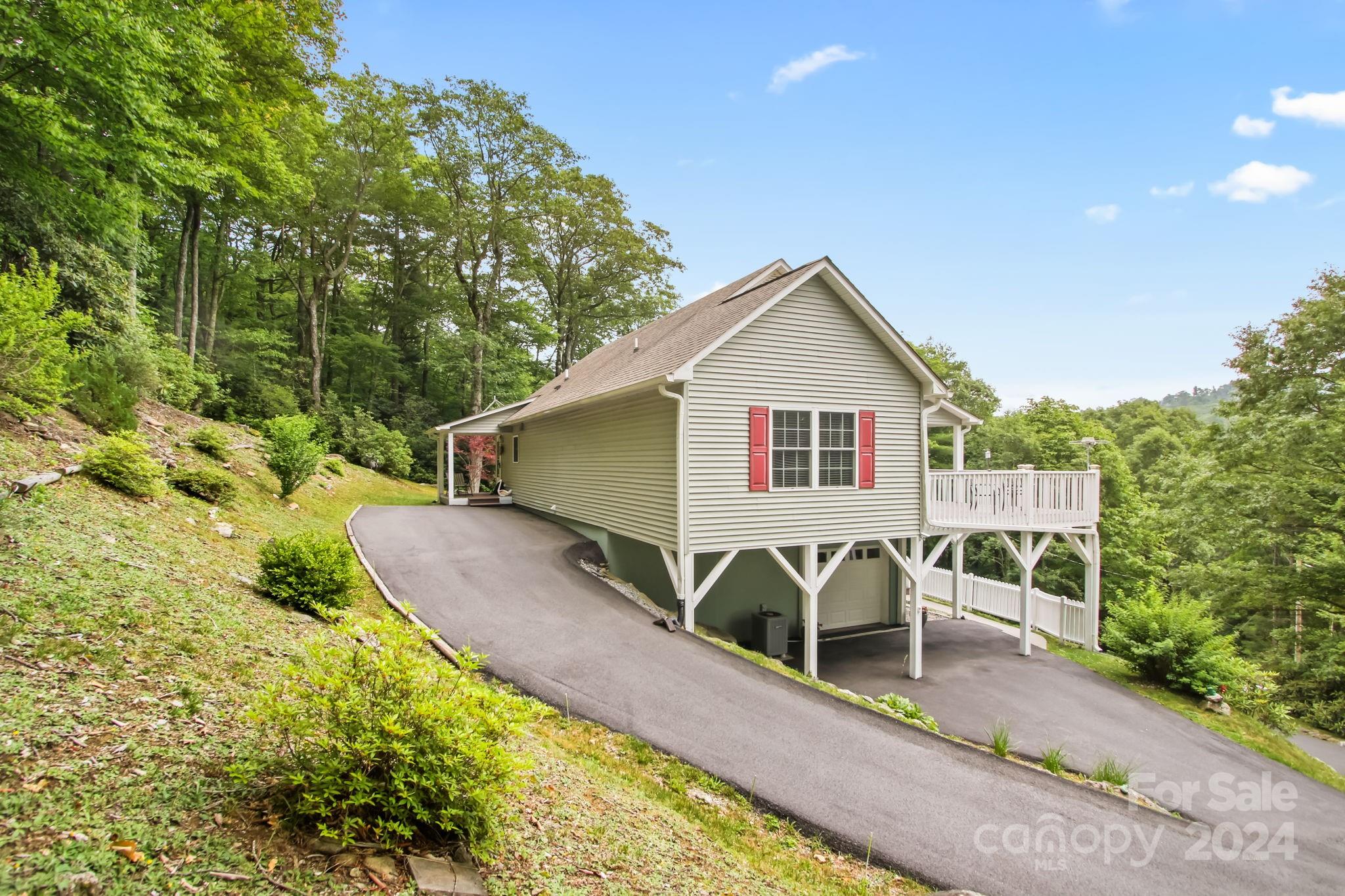 7238 Knoll Road Newland, NC 28657 - Photo 4 of 33 Gallery Image 4