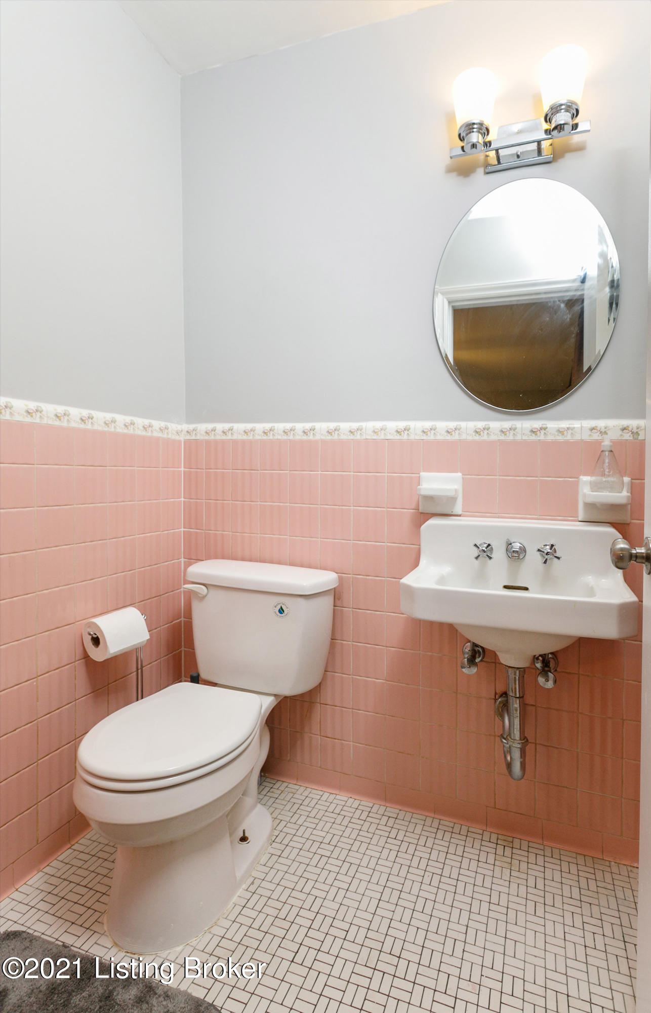 3717 Chevy Chase Road Louisville, KY 40218 - Photo 18 of 37 Half bath in Primary bedroom