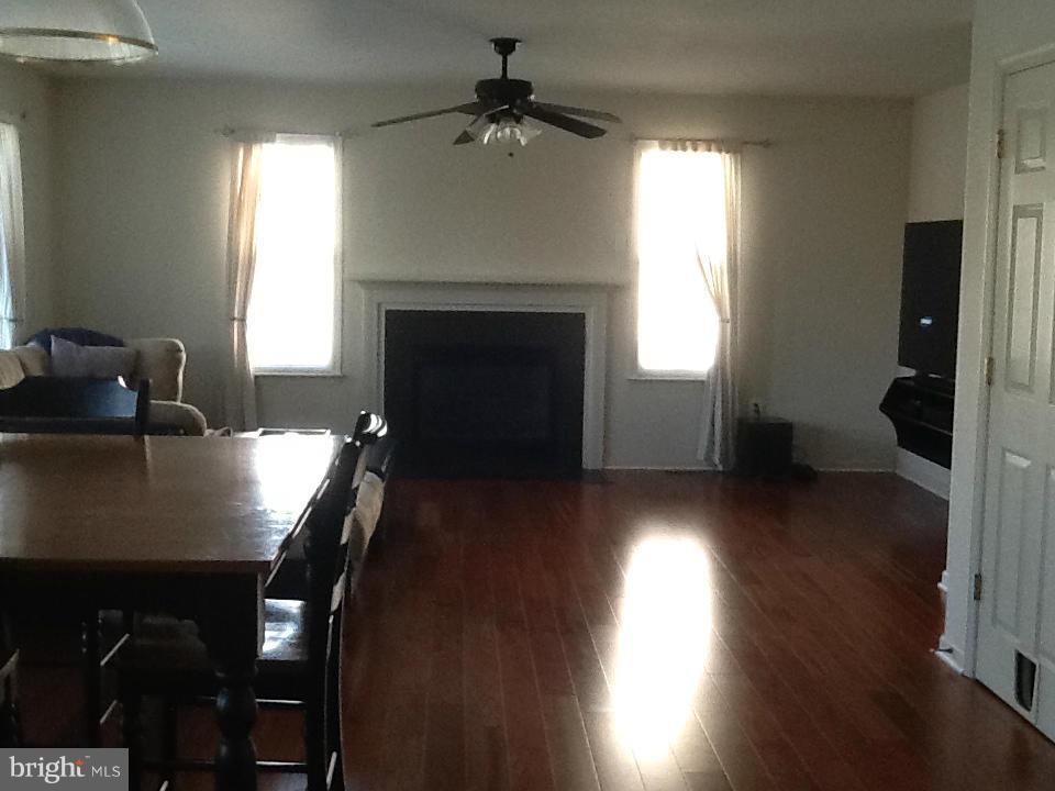 435 Delaware Road Frederick, MD 21701 - Photo 9 of 27 Living Room