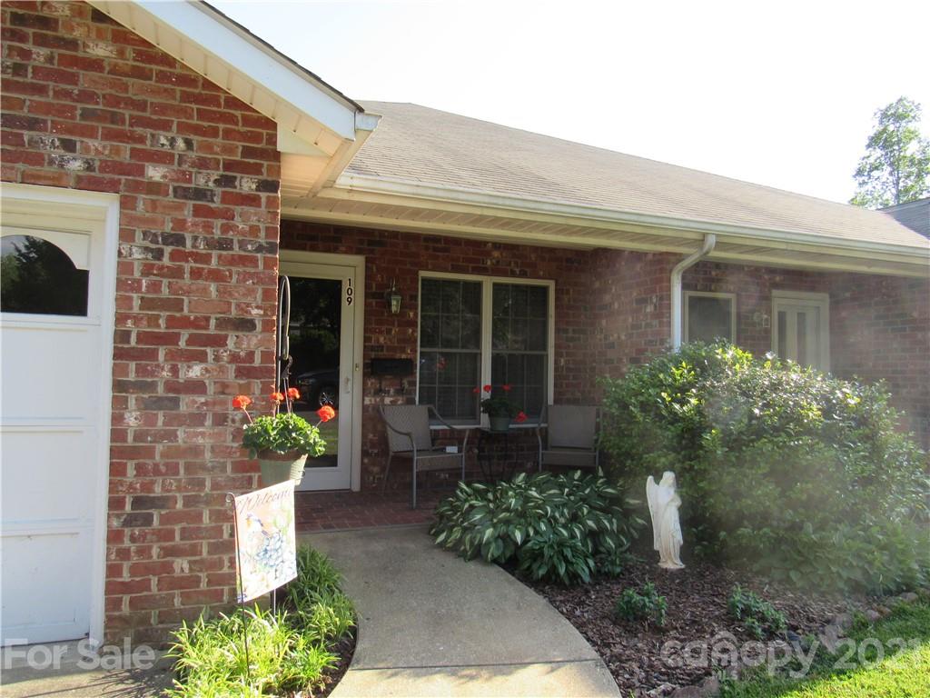109 Carpenter Lane Rutherfordton, NC 28139 - Photo 3 of 28 a front view of a house with an outdoor space
