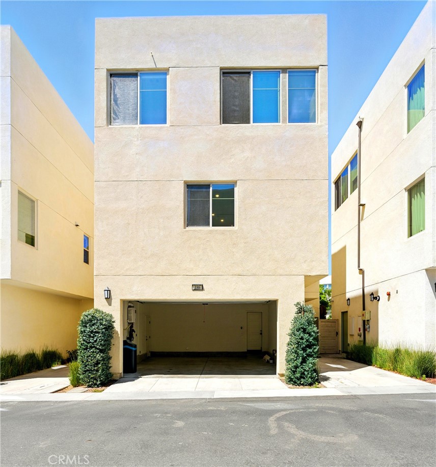 186 Stellar Irvine, CA 92618 - Photo 27 of 46 a bathroom with a sink and mirror