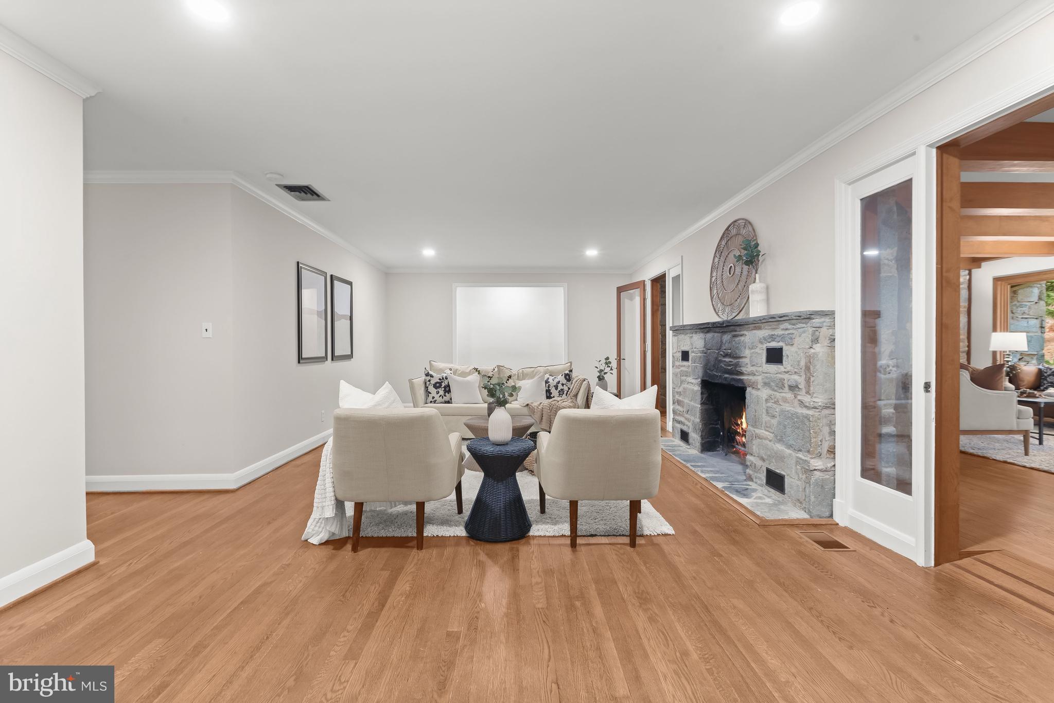 820 Bellemore Road Baltimore, MD 21210 - Photo 16 of 74 Living Room