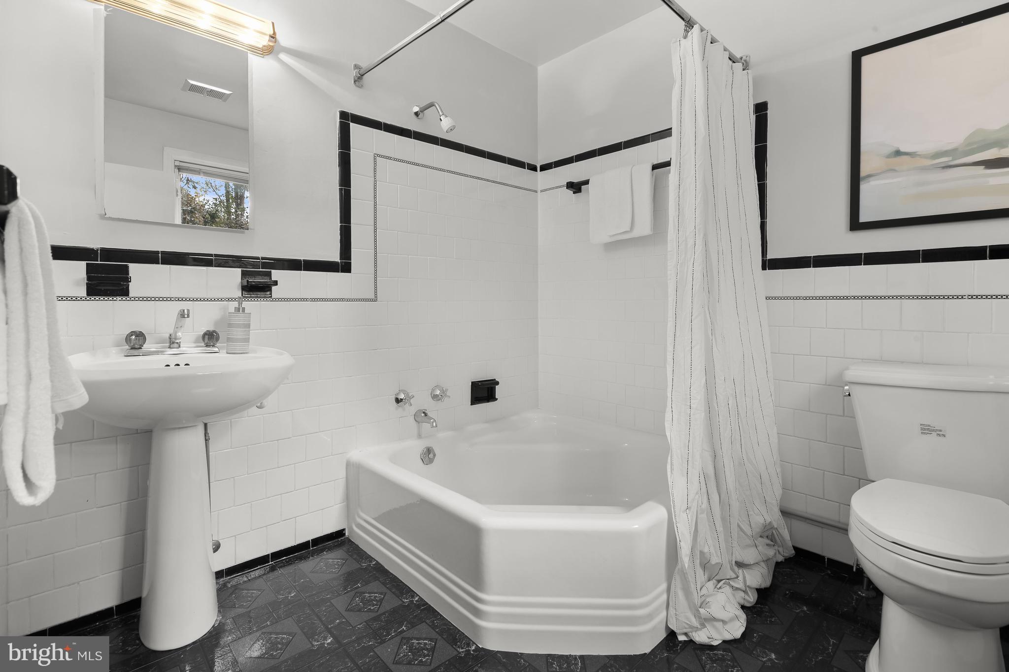820 Bellemore Road Baltimore, MD 21210 - Photo 42 of 74 En-Suite Full Bathroom