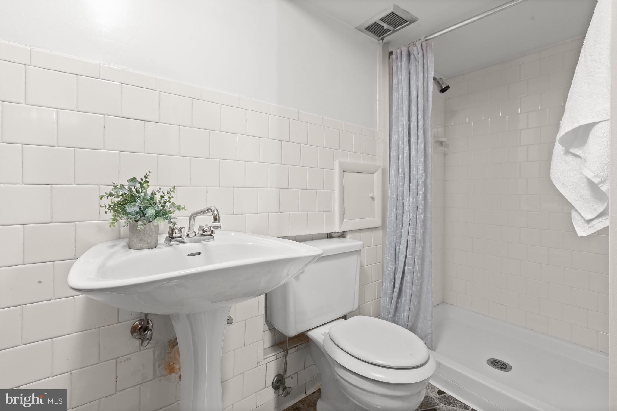 820 Bellemore Road Baltimore, MD 21210 - Photo 50 of 74 Lower Level Full bathroom