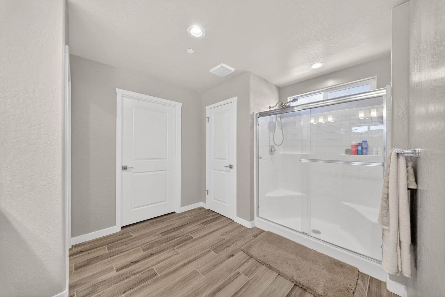 4219 North Reed Avenue Fresno, CA 93723 - Photo 24 of 38 Primary Bathroom