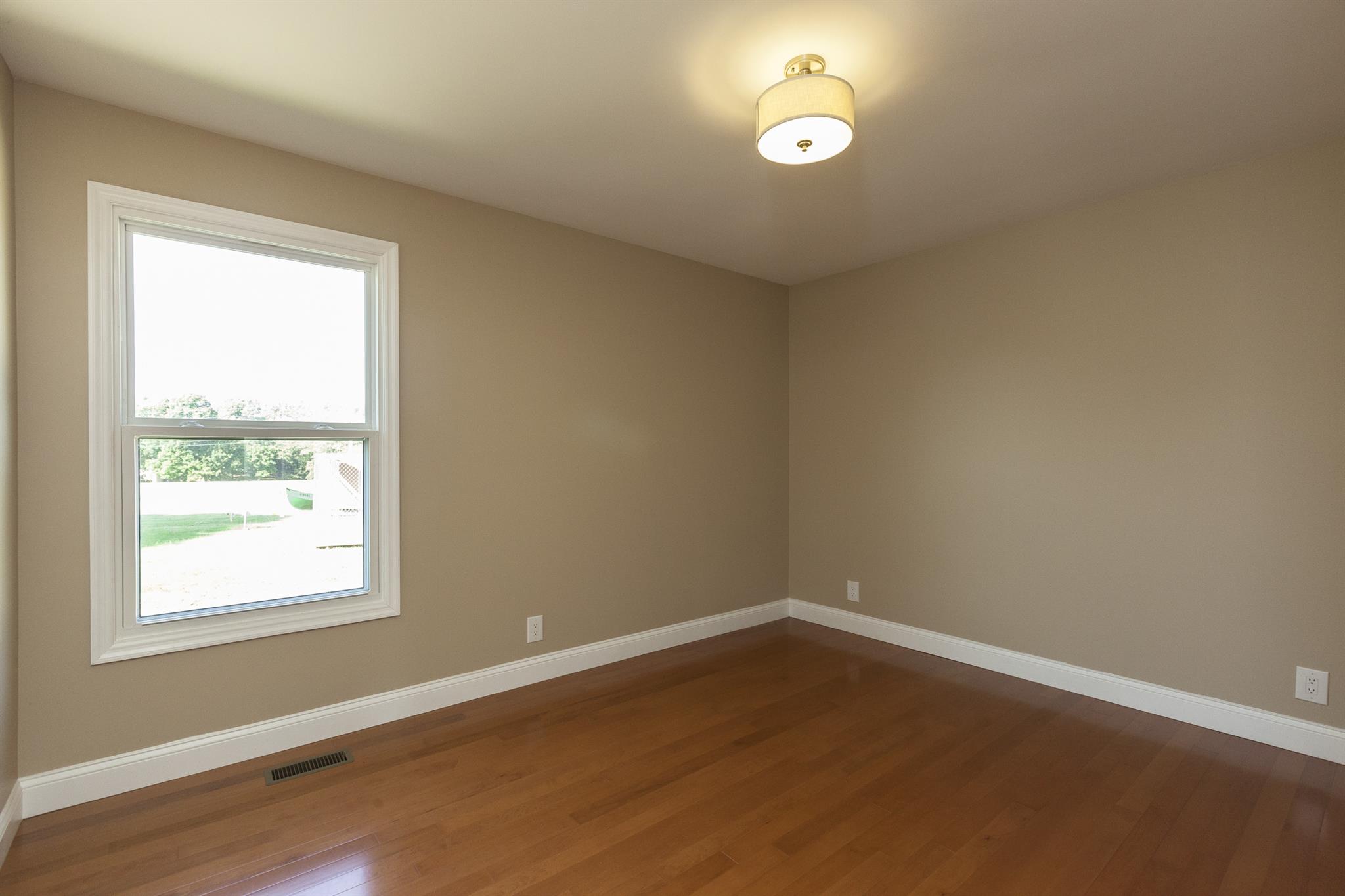 2730 West County Farm Road Springfield, TN 37172 - Photo 21 of 22 an empty room with a window