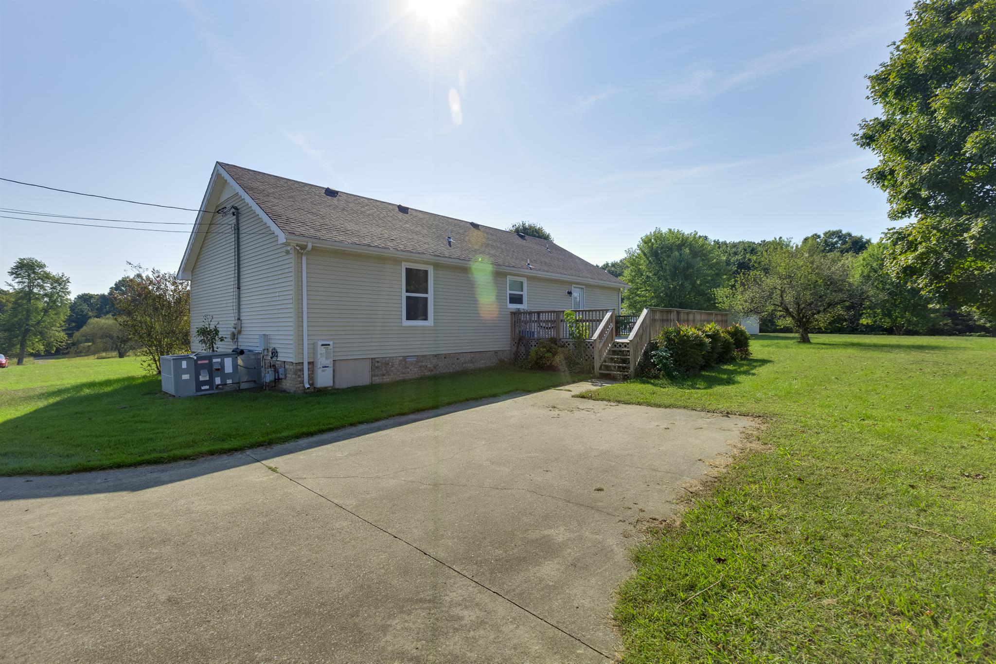 2730 West County Farm Road Springfield, TN 37172 - Photo 4 of 22 a view of a house with backyard and garden