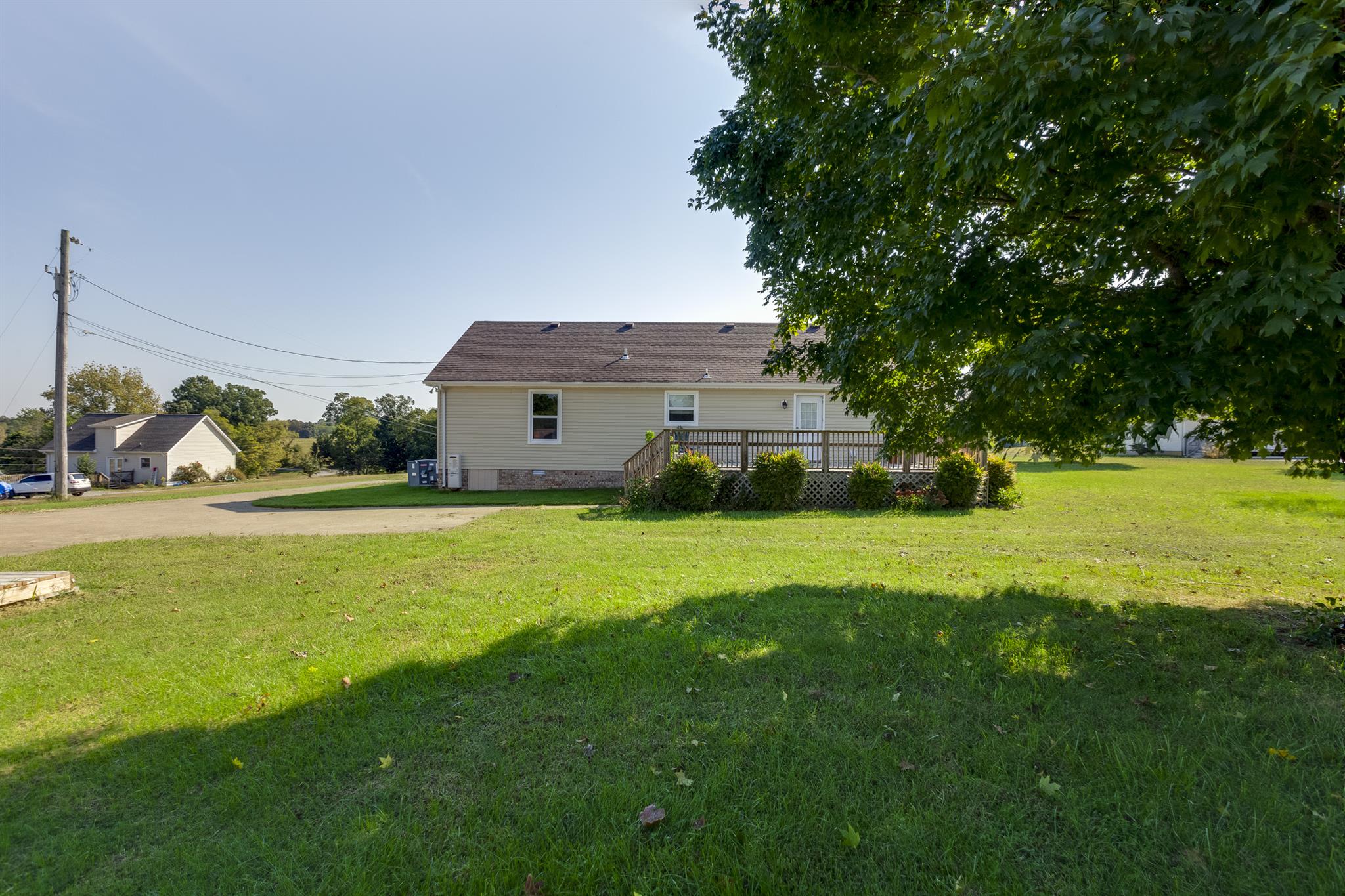 2730 West County Farm Road Springfield, TN 37172 - Photo 5 of 22 a front view of a house with garden