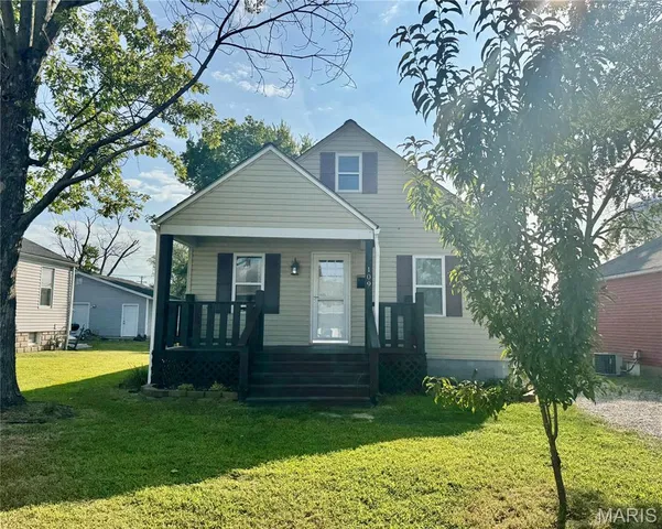 $1,450 | 109 North 13th Street, Wood River, IL 62095