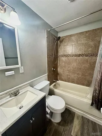 $1,450 | 109 North 13th Street, Wood River, IL 62095