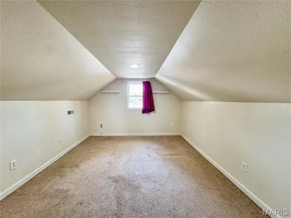 $1,450 | 109 North 13th Street, Wood River, IL 62095