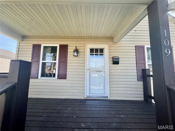 $1,450 | 109 North 13th Street, Wood River, IL 62095