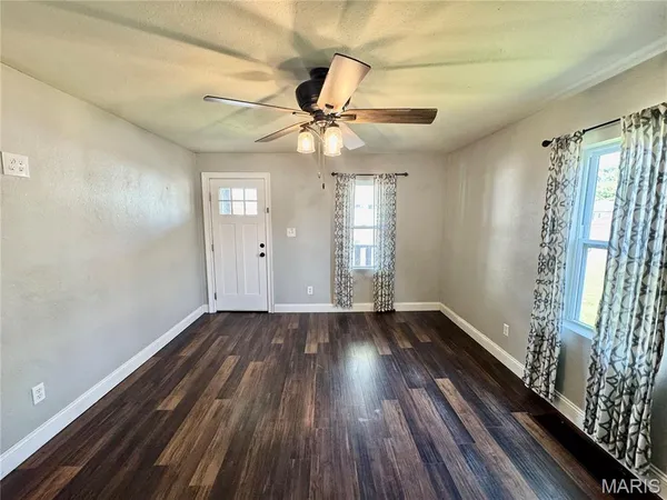 $1,450 | 109 North 13th Street, Wood River, IL 62095